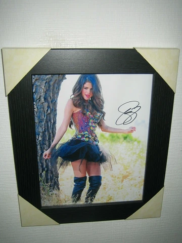 Selena Gomez ; Hand Signed Photograph (8x10) Framed + CoA Cover