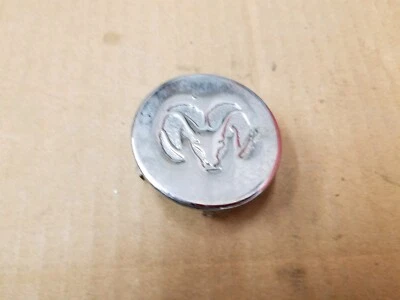 Dodge OEM 2001 2002 Caravana Cromo Metal 2" Tapa Central Buje Cubierta Antipolvo 4782258AA Foto 1 de 2