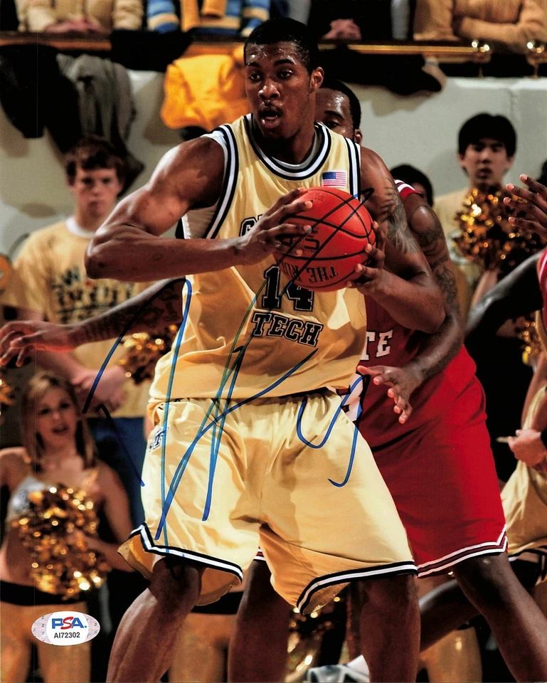 Foto firmada por Derrick Favors 8x10 PSA/DNA Georgia Tech autografiada Foto 1 de 1