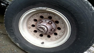 Rueda 15x7-1/2 aluminio 10 orificios con remaches para camioneta Ford F150 90-96 31507302 Foto 1 de 4