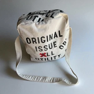 Canvas Crossbody Grafik "Original Issue All Utility" Tasche von Indispensable Goods - Bild 1 von 8