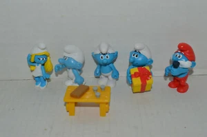 Schlumpf's 2000 ~ 4 Stück blau & weiß ~ 1 Stück rot blau weiß ~ PVC Actionfiguren - Bild 1 von 3