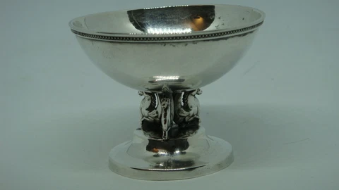 ANTIQUE EUROPEAN STER. SILVER PEDESTAL SALT CELLAR THREE GRIFFINS HOLDING BOWL Cover