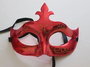 NUEVO Metal Rojo Brillante Plástico Brillo Remolino Mascarada Máscara de Ojos Gótico Halloween - Imagen 1 de 1