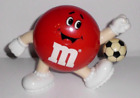 M&M Figur in Rot mit Fussball
