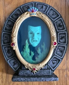 WDCC DISNEY VILLAINS EVIL QUEEN MAGIC MIRROR SNOW WHITE RARE - Picture 1 of 9