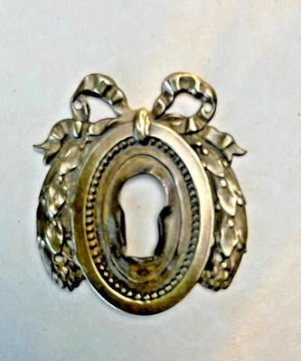 ANCIENNE ENTRÉE DE CLÉ SERRURE en LAITON  ,style LOUIS XVI - Photo 1/3