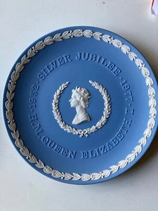 Par de jaspe conmemorativo vintage de cerámica Wedgwood Queen Elizabeth - Imagen 1 de 5