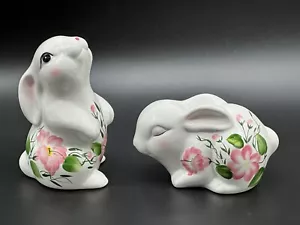 2 Vintage Keramik Hase Kaninchen Figuren rosa Blumen Blumen Ostern - Bild 1 von 6