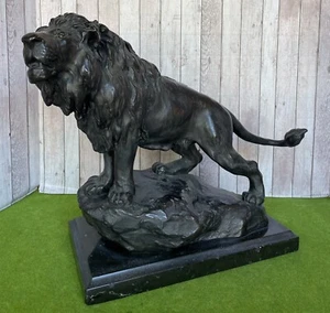 Statua vintage leone bronzato su marmo - Foto 1 di 12