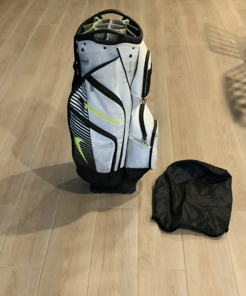 Bolsa de carrito de golf Nike 14 vías blanca y negra con correa suave para el hombro y cubierta para lluvia Foto 1 de 4