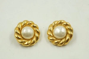 Vintage Chanel Mabe Pearl Earrings Gold Plated Round - Clip-On - Picture 1 of 6