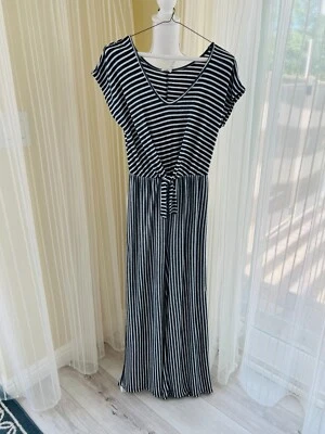 Caution To The Wind Medium Blue White Pinstriped Tie Front V Neck Jumpsuit - Imagem 1 de 4