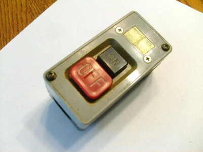 Sierra de mesa Makita 2708 interruptor de encendido y apagado Foto 1 de 4