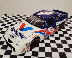 1997 Mark Martin Talladega Winner Raced Version 1/24 Diecast *SIGNED* - Picture 1 of 9