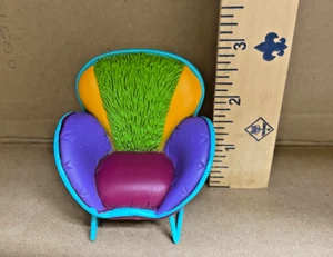 Vintage GROOVY GIRLS Manhattan Doll House Multicolor FABULOUS 3" Plastic CHAIR - Picture 1 of 5