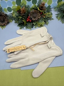 Vtg Beige Nylon Gloves Fownes Embraceable Loop Detail Over Wrist Size 6-7 NOS - Picture 1 of 8