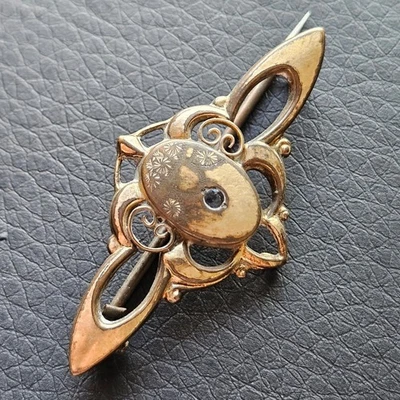 Broche ancienne époque Napoléon III ajourée raffinée plaqué or pierre centrale - Photo 1/4