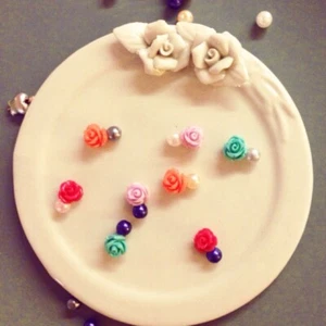 Good Goods / Pastel Climbing Rose with Pearl Handmade Earrings - Picture 1 of 17
