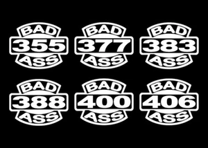 2 SBC V8 BADASS ENGINE DECALS 355-377-383-400-406 CUBIC INCHES 5.7 OLDS 6.6 PONT - Foto 1 di 1