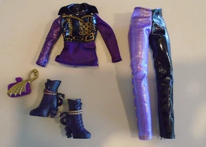 Disney Descendants Doll Clothing Lot ~ Mal Outfit With Purse & Boots - Imagen 1 de 2