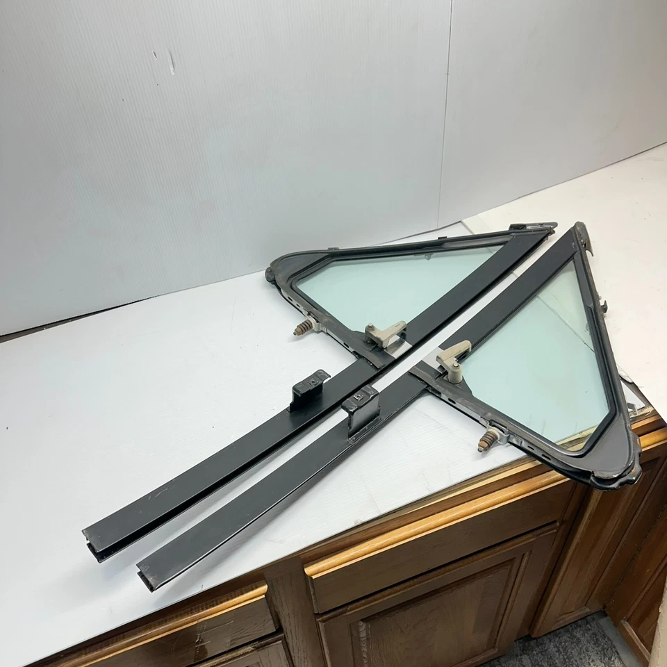 1992-1997 OBS FORD F150 F250 F350 DRIVER PASSENGER Vent Wing Windows PAIR - Изображение 1 из 4