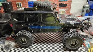 🔥 Axial SCX10-II Jeep Wrangler Rubicon JLU W/ Upgrades Winch Lights Electronics - Picture 1 of 21