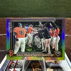 2025 Topps Series 2 Rainbow Foil #524 San Francisco Giants Team Card - Picture 1 of 2