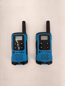 Working Pair Motorola Talkabout T100 Two Way Radio 22 Channel Walkie Talkie Blue - Picture 1 of 8