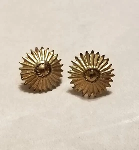 Vintage Goldtone Dome Starburst Earrings Classic Stud Petite Mid Century Modern  - Picture 1 of 3