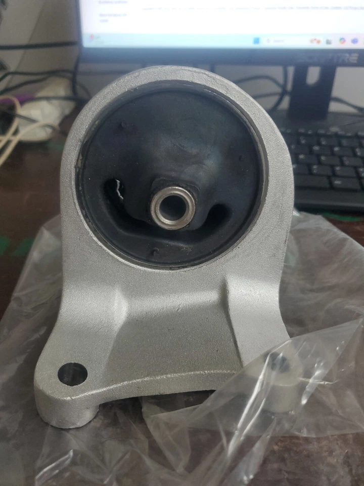 Soporte de transmisión automática WESTAR EM-5817 para 02-06 Nissan Altima (CT3) Foto 1 de 4