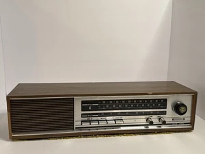 Radio de mesa de estado sólido Grundig RF-115U AM/FM (de colección) — probada y funcionando - Imagen 1 de 6