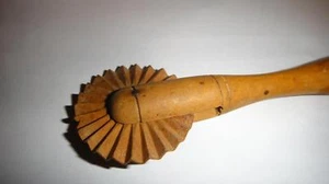 Treen wooden antique rare cookies pastry / dough rolling cutter wood - Picture 1 of 12