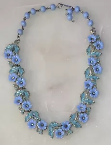 Collar de flores y cuentas azul estrás resina Coro Lucita - Imagen 1 de 5