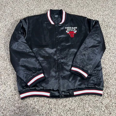 Chicago Bulls Ultra Game NBA Jacket Size Large Black Red Satin Quilted Lining Cover