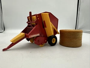 Vintage Britains Farm 9532 Vermeer Round Hay Baler Die Cast 1981 With 2 Bale VGC - Picture 1 of 8