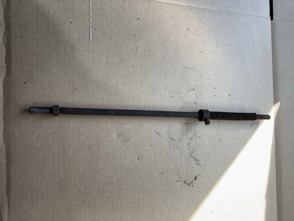 Varilla de empuje y resorte de motor IHC M 3 HP Foto 1 de 1