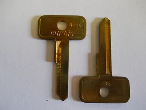 VINTAGE BRITISH KEY BLANK *CURTIS INDUSTRIES UN-16 - Picture 1 of 2