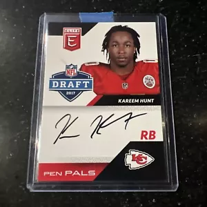 2017 Donruss Elite Kareem Hunt Pen Pals Rookie Auto - Foto 1 di 2