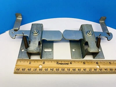 ROCKOLA CD JUKEBOX MIRAGE 3000X LOWER DOOR PAIR OF LEFT AND RIGHT LATCHES - Image 1 of 4