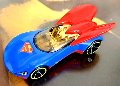 DC Comics HOT WHEELS Diecast SUPER MAN HERO Car 2016 Series 1:64 Blue Red - Image 1 of 4