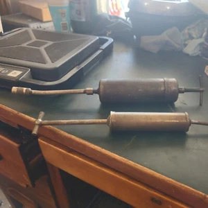 Vintage small and large grease gun one is pump-action the other one is screw act - Picture 1 of 3