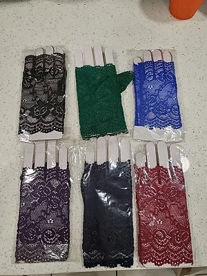 6 pairs lace fingerless gloves - Image 1 of 4