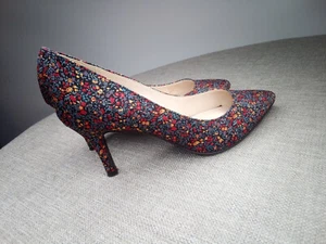 Cole Haan Womans Gold Glitter Floral Pointed Toe Pump Heels Size 8 1/2 B W13976 - Picture 1 of 10