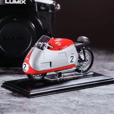 Italeri 1:22 Gilera 4ci I 500cc Retro Diecast Motorcycle Realistic Replica Toy - Image 1 of 4