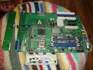 Fujitsu Siemens Server-Mainboard for Primergy TX200 S3:D2109-C16 GS1 bundle - Picture 1 of 8