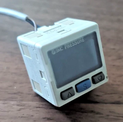 SMC ISE30A-01-P-M Digital Pressure Sensor - Image 1 of 4