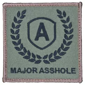 MAJOR ASS HOLE SIMBOLO RANGO MILITARE DIVERTENTE TATTICO FORESTA GANCIO TOPPA MORALE - Foto 1 di 2