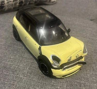 BMW 1/18  MINI COOPER S F56 975978 Yellow Car - Crashed - Image 1 of 4