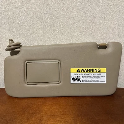 2005 - 2006 Honda CR-V Sun Visor Driver Side LH Bege Bronzeado Espelho Fabricante de Equipamento Original - Usado CRV - Imagem 1 de 4